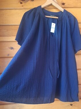 Lane Bryant Flutter-Sleeve Split-Neck Popover Top. Short Sleeve Tie-Neck, Navy